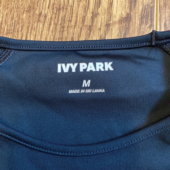 Ivy Park cropped workout top - Picture 2 of 3